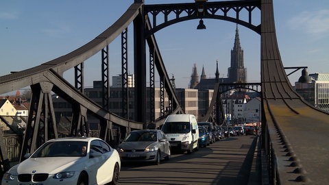 Chaos auf den Straßen: Ulm, die Stadt der vielen Baustellen. Mancher hat da so seine eigene Strategie, um dennoch pünktlich zur Arbeit zu kommen.