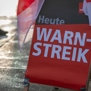 Ausgerechnet am verkaufsoffenen Sonntag in Ulm hat ver.di Warnstreiks bei Bussen und Straßenbahnen angekündigt (Symbolbild).  