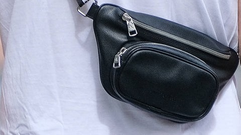 Unglücklicher Geldtransport mit Bauchtasche. Nach dem Verlust fehlte ein vierstelliger Betrag. (Symbolbild)