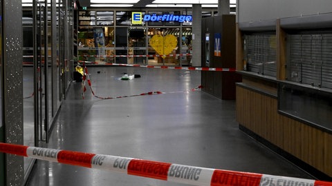 Ein 22-jähriger Mann ist am Samstag bei einem Angriff in der Unterführung zwischen Ulmer Hauptbahnhof und den Sedelhöfen in Ulm schwer verletzt worden. 