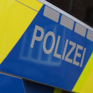 Ein Unbekannter hat in Heidenheim einen Brandsatz auf eine Gartenhütte geworfen. (Symbolfoto)