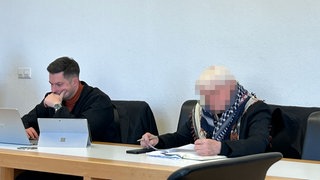 Ein Pro-Palästina-Aktivist aus Langenau muss sich seit Montag vor Gericht verantworten: Er soll einem Pfarrer mehrfach aufgelauert haben.