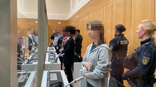 Die Angeklagten nach einer Attacke auf den israelischen Rüstungskonzern Elbit in Ulm.