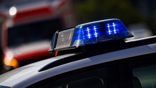 Nach einem Streit bei Neu-Ulm ist ein Mann bei seiner Flucht vor der Polizei von einer Brücke in den Tod gesprungen. 