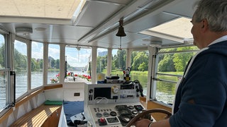 In Fahrt auf der Donau: Das Aussflugsschiff Ulmer Spatz