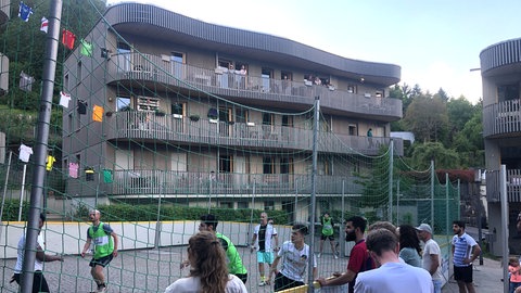Im Wohnprojekt "Hoffnungshäuser" in Schwäbisch Gmünd gestalten 115 Menschen - Geflüchtete und Einheimische - gemeinsam ihren Alltag.