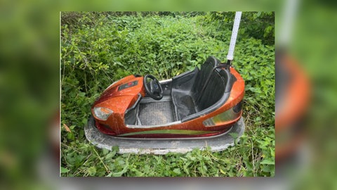 Nach seiner Fahrt durchs Gelände sieht der gestohlene Autoscooter ziemlich mitgenommen aus. Er wurde beim Vatertagsfest in Schelkingen-Schmiechen gestohlen. 