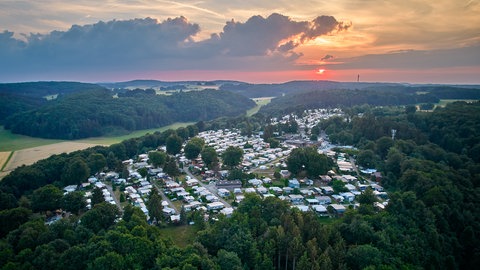 Bei Aussichten auf sommerliche Temperaturen sind viele Campingplätze in der Region über die Pfingstferien ausgebucht, so auch in Westerheim im Alb-Donau-Kreis.