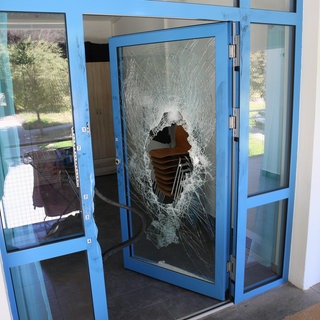 Im Waldbad in Heidenheim haben Unbekannte einen Einbruch verübt - am Freitag war das Freibad wegen Spurensicherung vorübergehend geschlossen.