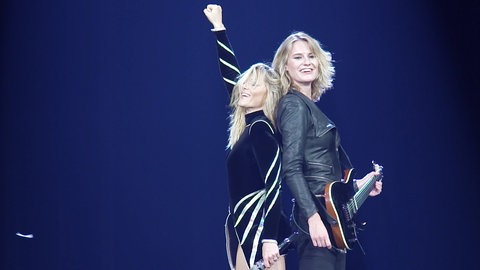 Helene Fischer und Yasmin Hofer auf der Bühne