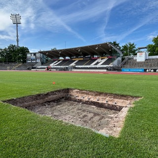 15 verdächtige Stellen haben die Experten im Donaustadion identifiziert. Bis Freitag soll feststehen, ob es sich um Weltkriegsbomben handelt.