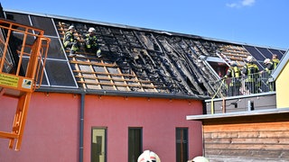 In Gschwend (Ostalbkreis) ist am Donnerstag der Dachstuhl eines Kindergartens in Brand geraten.