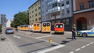 An der Schöllhorn-Schule in Neu-Ulm hat es einen Großeinsatz von Rettungskräften gegeben.
