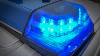Blaulicht eines Polizeiautos (Symbolbild)