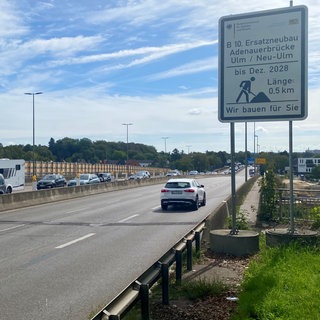 Die Adenauerbrücke zwischen Ulm und Neu-Ulm wird für mehr als 30 Stunden voll gesperrt - Grund ist eine neue Verkehrsführung.