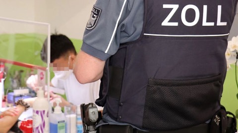 Der Zoll hat Nagelstudios und Friseurgeschäfte unter anderem in Schwäbisch Gmünd und Göppingen kontrolliert. Die Razzia ist Teil einer bundesweiten Aktion gewesen. (Symbolbild)