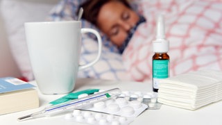 Grippekrank im Bett (Sujetbild)