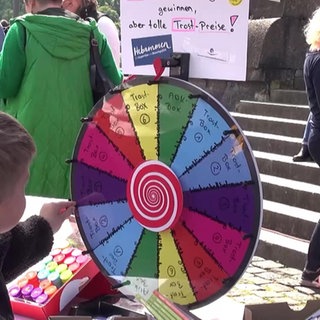 Aktion zum Welthebammentag am deutschen Eck in Koblenz