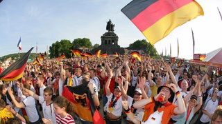 Große Public Viewings, wie hier zur WM 2010 am Deutschen Eck in Koblenz, gibt es in RLP zur EM 2024 nur wenige.