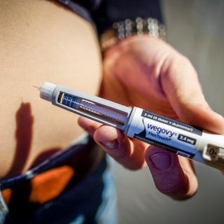 Sollen die Kosten für die Abnehmspritze von der Krankenkasse übernommen werden?