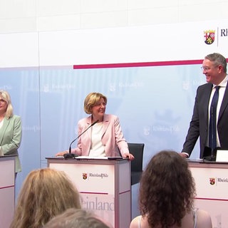 Pressekonferenz Dreyer und Schweitzer