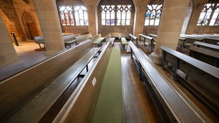 Auch im Jahr 2023 sind in RLP viele Menschen aus der katholischen Kirche ausgetreten. Allerdings weniger als im Jahr zuvor.