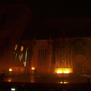 Die Bühne der Nibelungen-Festspiele vor dem Wormser Dom