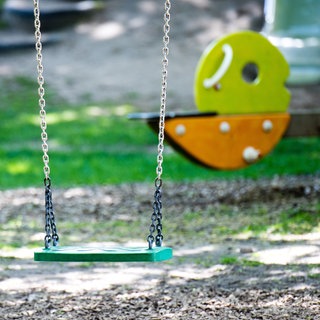 In Rheinland-Pfalz können sich Kinder in Not in speziellen Kinderschutzdiensten Hilfe holen.
