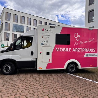 Weil es in vielen Regionen in Rheinland-Pfalz einen Mangel an Hausärzten gibt, sollen nun diese mobilen Arztpraxen zum Einsatz kommen.