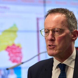 Ein Archivbild von RLP-Innenminister Michael Ebling (SPD). Er äußert sich bestürzt zu der Messerattacke in Solingen am Freitag.