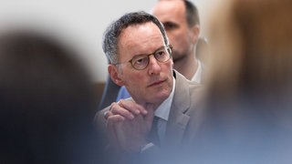 Der RLP-Innenminister Michael Ebling (SPD) sprach sich nach dem Anschlag in Solingen für ein schärferes Waffenrecht aus. 