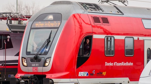 Regionalbahn auf der sanierten Riedbahnstrecke