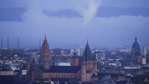 Wegen einer ungewöhnlichen Wetterlage sind die Feinstaubwerte in Mainz (Foto) und Worms derzeit erhöht und sorgen für schlechte Luft.