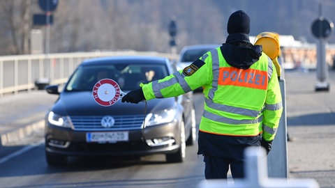 Im Rheinland-Pfalz-Trend haben sich 66 Prozent der Befragtenfür dauerhafte Grenzkontrollen ausgesprochen.