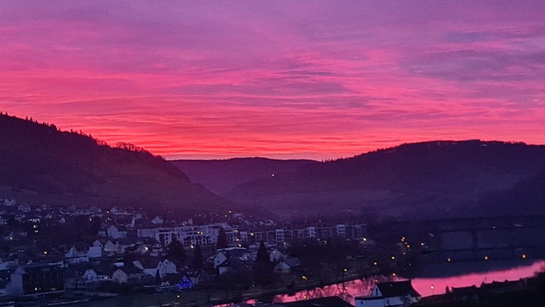 Angelavan den Bergh: "Einen wunderschönen guten Morgen aus Alf an der Mosel ☺️, das sind doch mal richtig schöne Aussichten auf einen wunderbaren Frühlings-Tag."