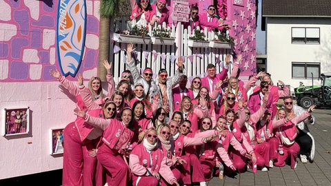 Diese Gruppe auf dem Umzug in Herxheim am Veilchendienstag hat Malibu kurzerhand nach Rheinland-Pfalz verlegt.