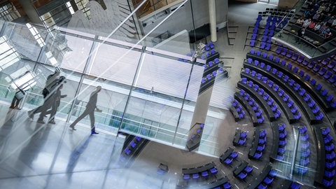 Blick in den Plenarsaal des Bundestags. Für das geplante Milliardenpaket gibt es eine Einigung von Union, SPD und Grünen im Bundestag.