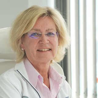 Ärztin Astrid Weber in ihrer Long-Covid-Ambulanz in Koblenz