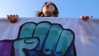 Demonstrationen für Gleichberechtigung am Internationalen Frauentag