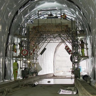 Baustellenbesichtigung für den Wiederaufbau