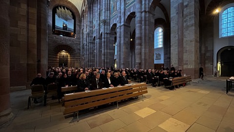 Zur Trauerfeier für den früheren rheinland-pfalzischen Ministerpräsidenten Bernhard Vogel kam reichlich Politik-Prominenz in den Speyerer Dom.