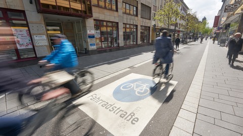 Eine Fahrradstraße in Koblenz. Hier gelten für Autofahrer besondere Regeln.