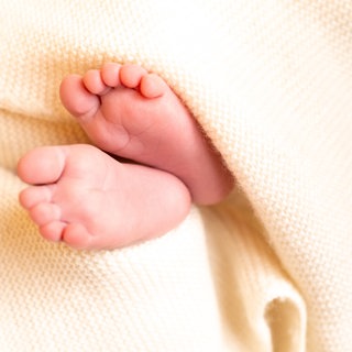 Babyfüße: Elternzeit ist bei Bürgermeistern nicht vorgesehen