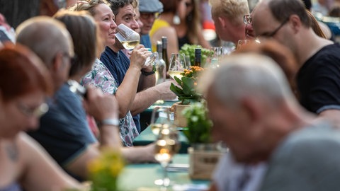 Am 1. Mai zum Weinfest, ins Schwimmbad oder auf einen neuen Wanderweg: Alles möglich in Rheinland-Pfalz!