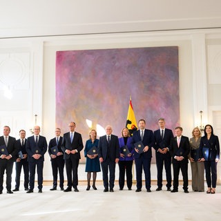 Die Mitglieder der neuen Bundesregierung. Darunter Verena Hubertz (SPD), Bundesministerin für Wohnen, Stadtentwicklung und Bauwesen, Patrick Schnieder (CDU), Bundesminister für Verkehr und Stefanie Hubig (SPD), Bundesministerin der Justiz und für Verbraucherschutz
