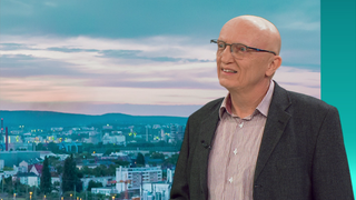 Korrespondent Ulrich Pick gibt eine Einschätzung, warum das Konklave sich auf den Kardinal Robert Francis Prevost geeinigt hat.