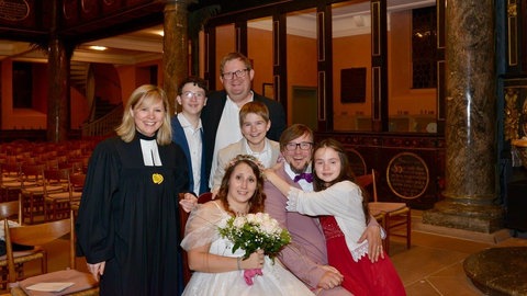 Eine vollzogene Trauung in der evangelischen Unionskirche im Taunusort Idstein bei der Aktion 2024.