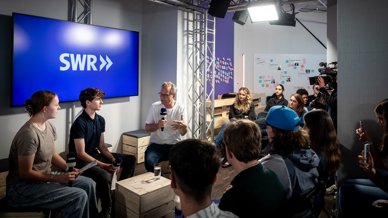 Am ARD-Nachrichtentag war Intendant Kai Gniffke im SWR PopUp Studio zu Gast.