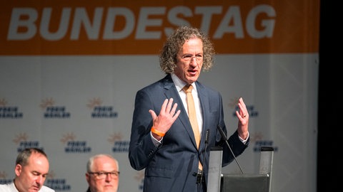 Joachim Streit spricht beim Bundesparteitag der Partei Freie Wähler (Archivbild).