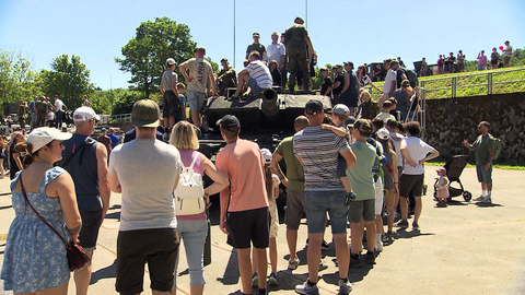 Viele Besucher beim Tag der Bundeswehr in der Diezer Kaserne